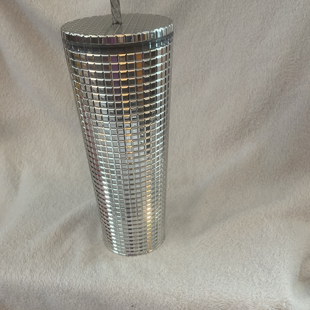 Starbucks Silver Metallic Grid Venti 24oz Tumbler NWT SKU 011147120 - Picture 4 of 6